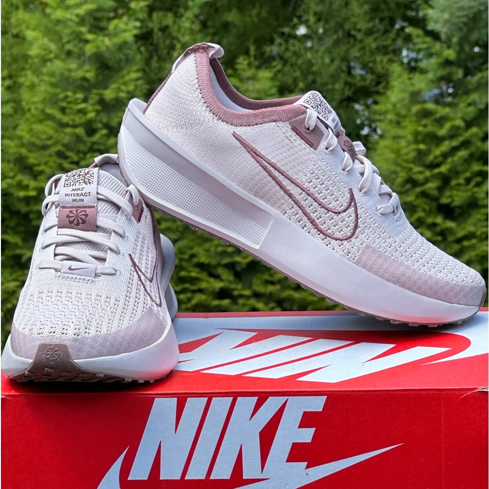 NEW Nike Interact Run Casual Sneaker - US Womens Sizes 8 and 8.5 | fits 6.5Y, 7Y